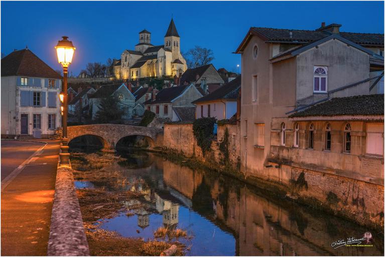 La Seine, pont du Perthuis, église St Vorles