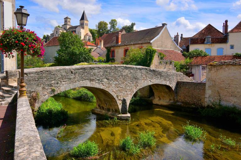 Eglise St Vorles & Pont du Perthuis-au-Loup